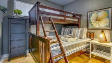 3 camere, una scrivania, ferro/asse da stiro, Wi-Fi gratuito