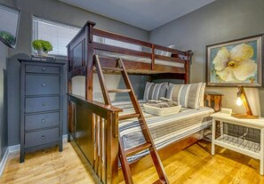 3 slaapkamers, een bureau, een strijkplank/strijkijzer, gratis wifi