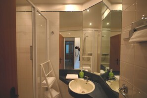 Unclassified image, 3 of 17, button - Strandidyll im Küstenwald vacation apartment 1 - Holiday apartment 1 (ground floor, left) (Trassenheide)