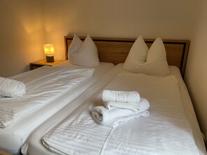 2 bedrooms, travel cot, WiFi, bed sheets