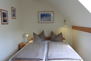 2 bedrooms, travel crib, WiFi, bed sheets