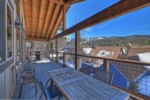 Outdoor dining - Five Little Bears: Located in Moonridge Near Skiing, Golfing, Hiking, & Zoo! Views! HOT TUB! Shuffleboard & Foosball Tables! (Big Bear Lake)