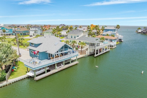 Jamaica Beach Waterfront | Heated Pool & Spa | Bayfront | Kayaks & Paddle Boards | Huge Deck | Grill