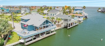 Jamaica Beach Waterfront | Heated Pool & Spa | Bayfront | Kayaks & Paddle Boards | Huge Deck | Grill