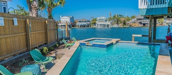 Jamaica Beach Waterfront |Heated Pool & Spa |$200 in Free Attraction Tickets |Kayaks & Paddle Boards