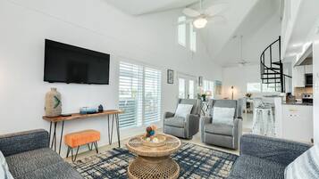 TV, tavolo da ping pong