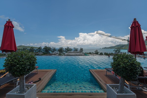 インフィニティプール、屋上プール