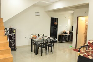 Dining - Indedepdent Villa - 10 mins drive from the Dapoli City  (Dapoli)