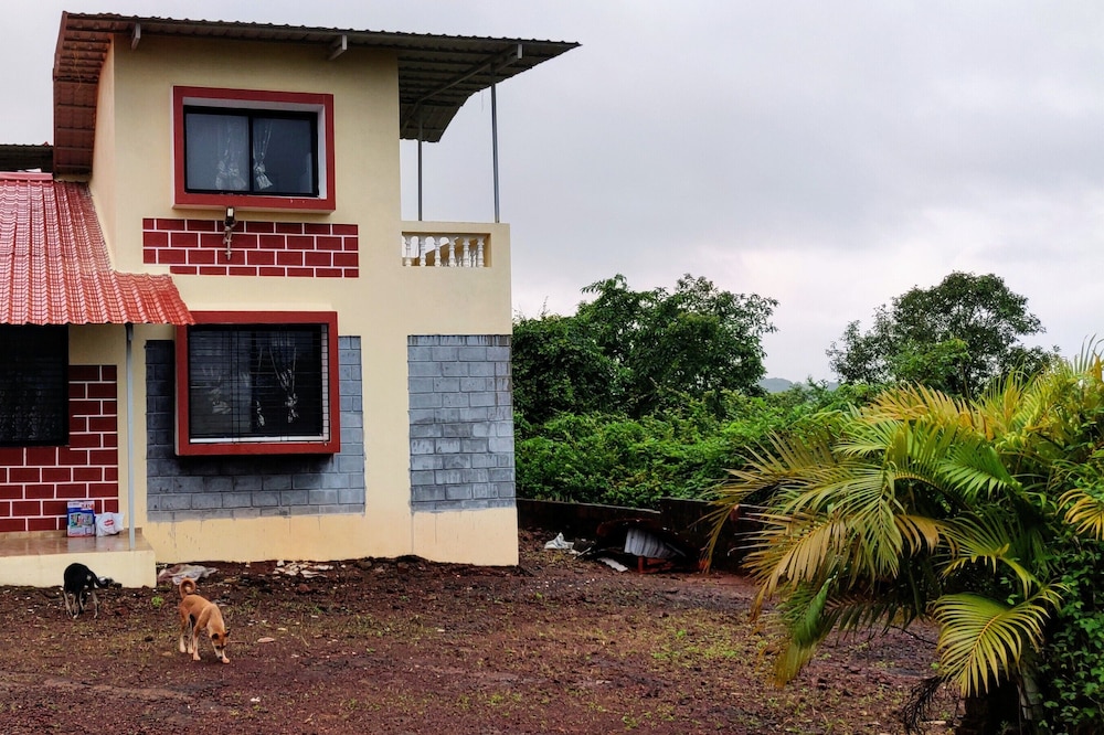 Indedepdent Villa - 10 mins drive from the Dapoli City