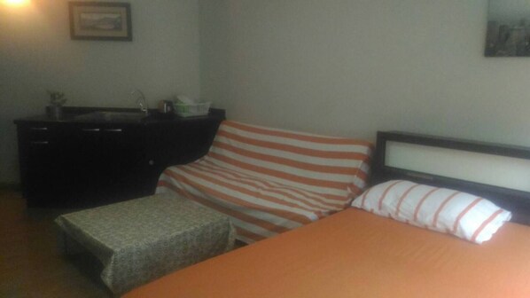 2 chambres, fer et planche à repasser, accès Internet