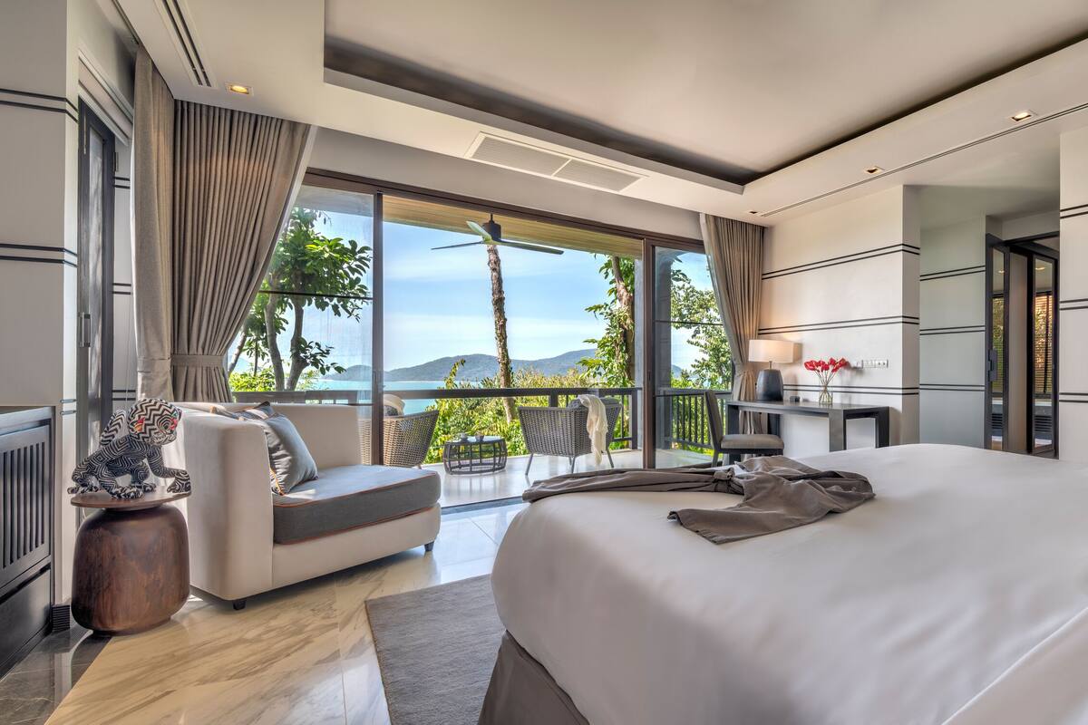 4 bedrooms, memory-foam beds, minibar, in-room safe