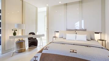 5 Schlafzimmer, Zimmersafe, Schreibtisch, Bügeleisen/Bügelbrett