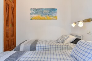 3 bedrooms, iron/ironing board, free WiFi, bed sheets