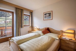 2 bedrooms, iron/ironing board, free WiFi, bed sheets - Apartment “Edelweiß” with Mountain View, Wi-Fi, Balcony & Garden (St.Jakob im Ahrntal)