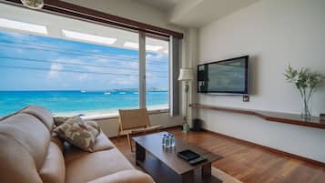 Basic Room, Non Smoking (205-SOUTH) | 3 bedrooms, individually decorated, blackout drapes, free WiFi