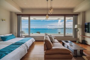 Individually decorated, blackout curtains, free WiFi, bed sheets - HOTEL Churabeach (Motobu)