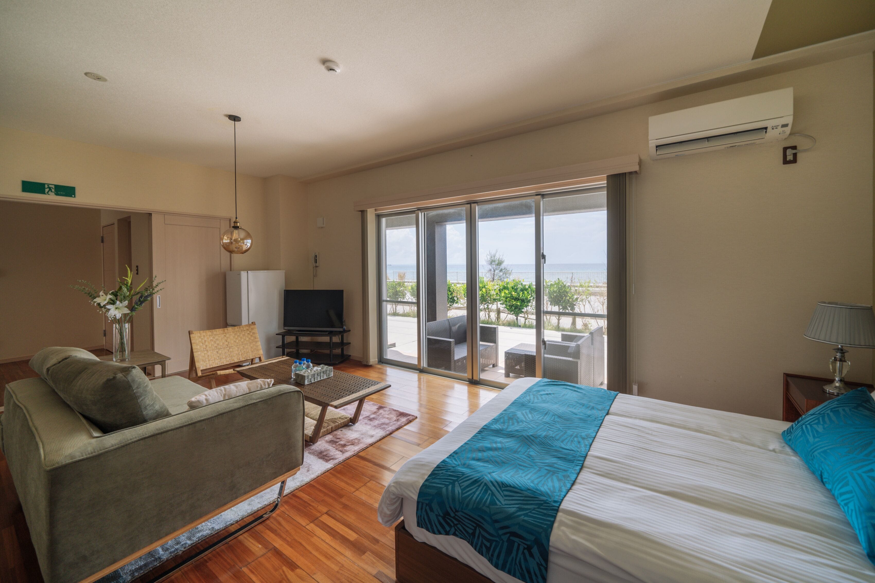 family room, non smoking (101-grande) | individually decorated, blackout curtains, free wifi, bed sheets