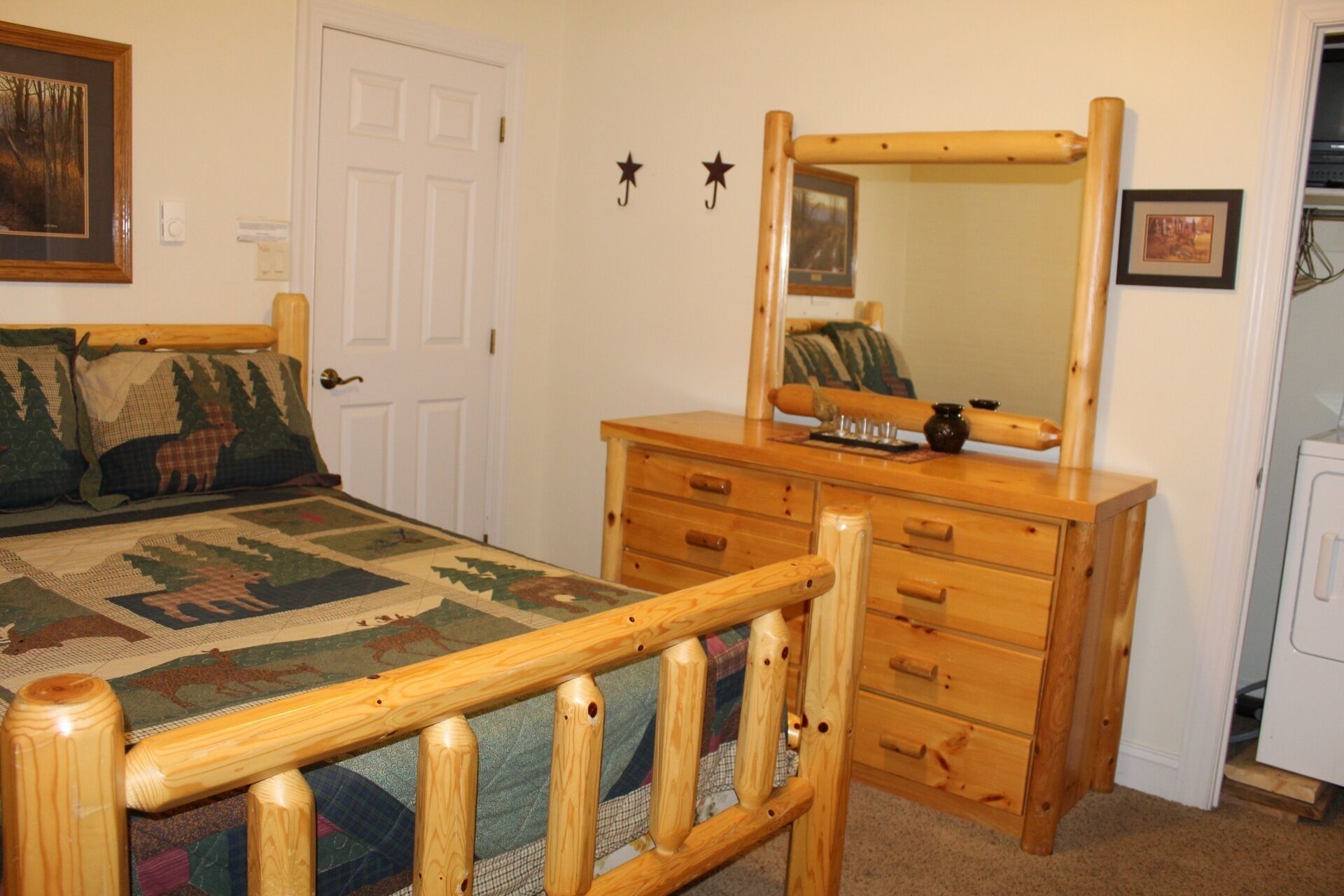 Spacious Open Floor Plan, DECK, Firepit, Childrens Play area; Woodland Getaway!!