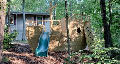 Cozy Cabin in the Woods, with a wood FIREPLACE, hiking, outdoor KIDS PLAY SET!