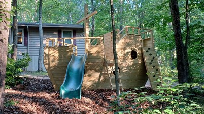 Cozy Cabin in the Woods, with a wood FIREPLACE, hiking, outdoor KIDS PLAY SET!