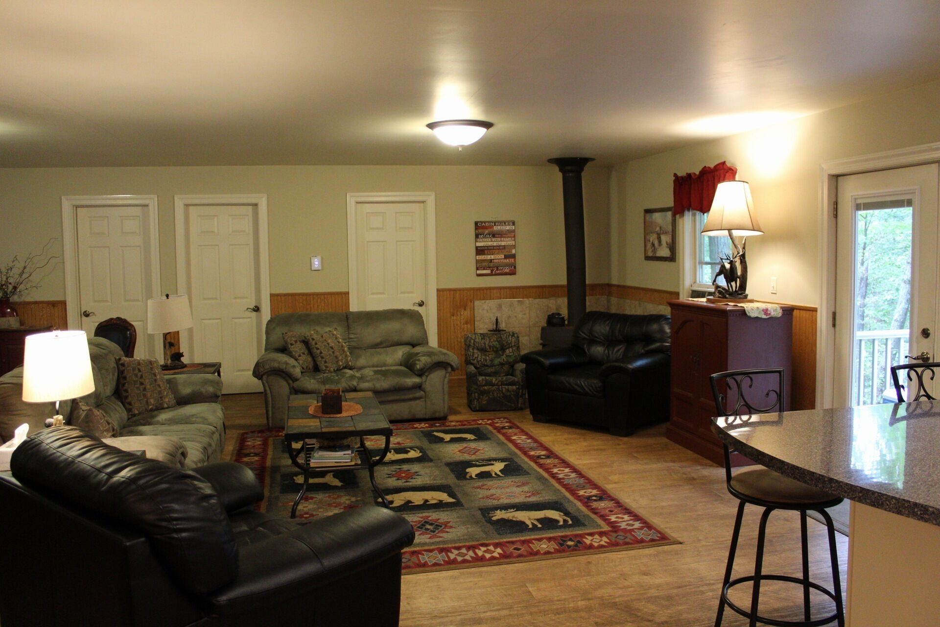 Spacious Open Floor Plan, DECK, Firepit, Childrens Play area; Woodland Getaway!!