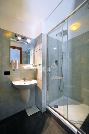 Apartment, 1 Bedroom | Bathroom | Shower, rainfall showerhead, hair dryer, bidet