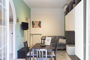 Appartement, 1 slaapkamer | Woonruimte | Flatscreentelevisie
