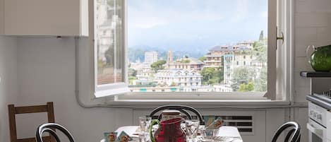 Apartemen, 4 kamar tidur | Makan di kamar