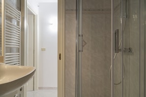 Apartment, 1 Schlafzimmer | Dusche im Bad