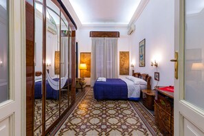 Interior - A due passi dal lungomare di Mergellina (Naples)