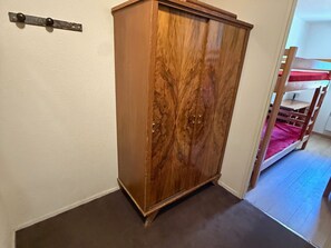 2 bedrooms - 2-room ski-in with balcony, pets allowed (Les Adrets-Prapoutel)