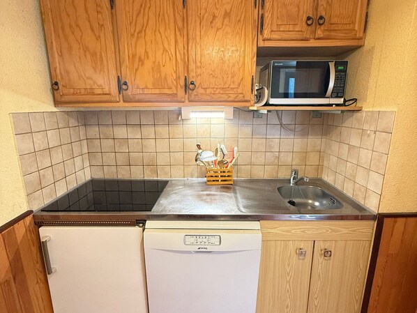 Fridge, microwave, dishwasher