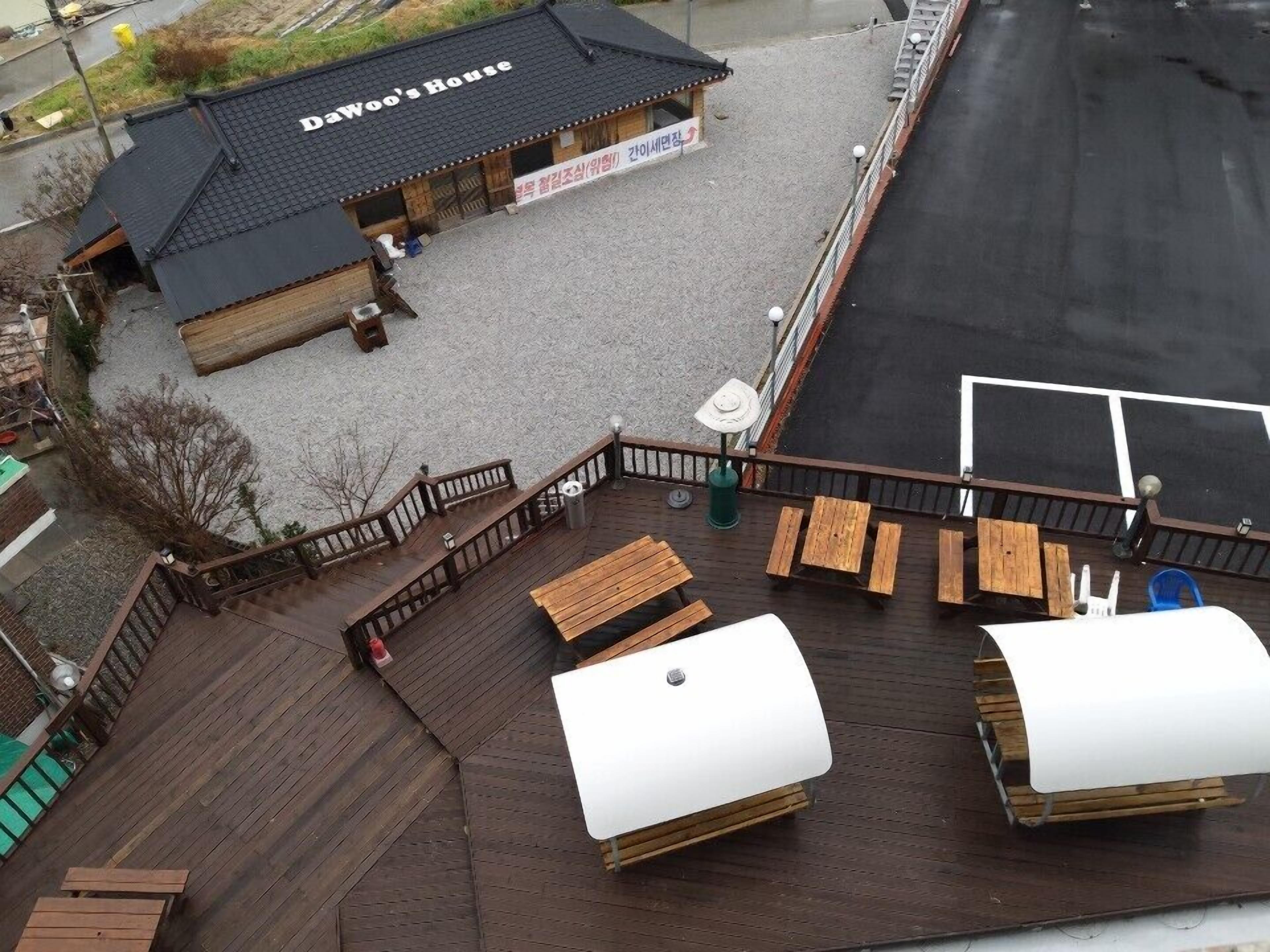 A restaurant named "Da Woo's House" with outdoor seating and a wooden deck.