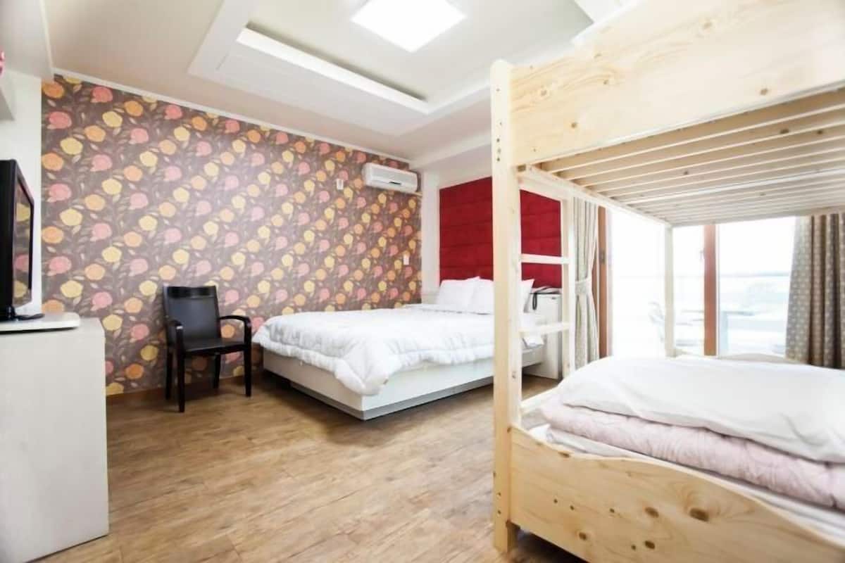 1 habitación, cortinas blackout, wifi gratis y ropa de cama