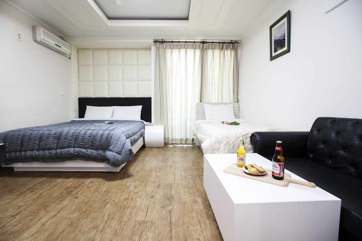 Habitación estándar con 2 camas individuales, vista al océano | 1 habitación, cortinas blackout, wifi gratis y ropa de cama