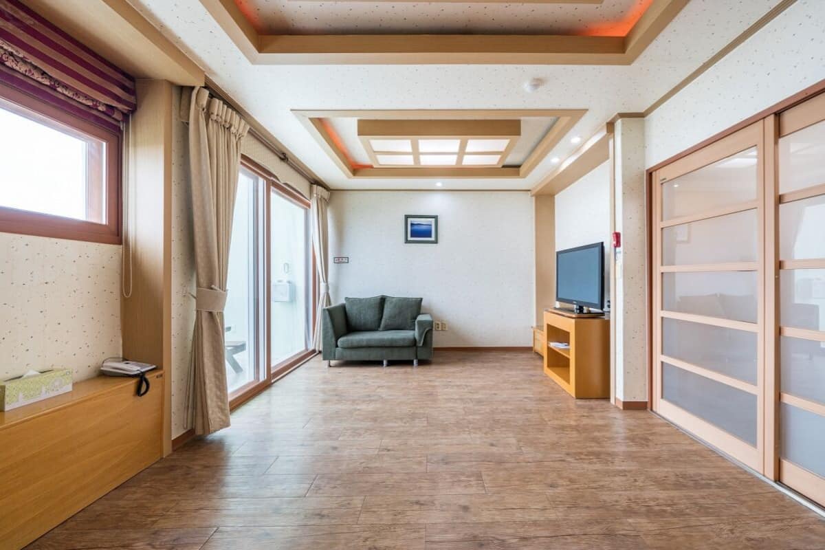 Estudio superior, vista al mar | 1 habitación, cortinas blackout, wifi gratis y ropa de cama