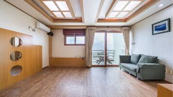 Superior Studio, Sea View | Blackout curtains, free WiFi, bed sheets