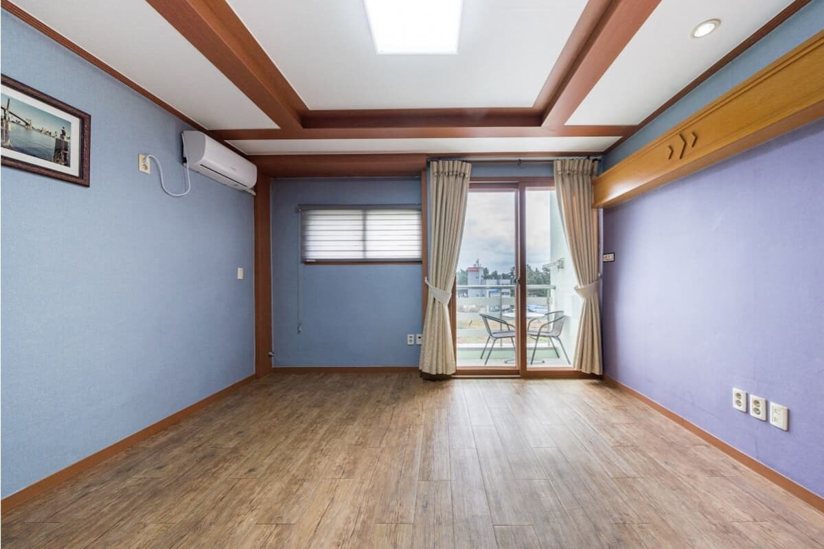 Estudio estándar, vista parcial al océano | 1 habitación, cortinas blackout, wifi gratis y ropa de cama