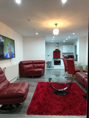 House | Living room - Nice 2 Bed Independent Annex in High Wycombe (High Wycombe)