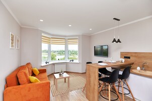 Comfort-Apartment | Wohnbereich | 50-Zoll-Flachbildfernseher mit Kabelempfang, Fernseher