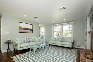 TV, fireplace, Netflix, books - Newly updated home sleeps 7, AC, free WIFI, half mile to town (Chatham)