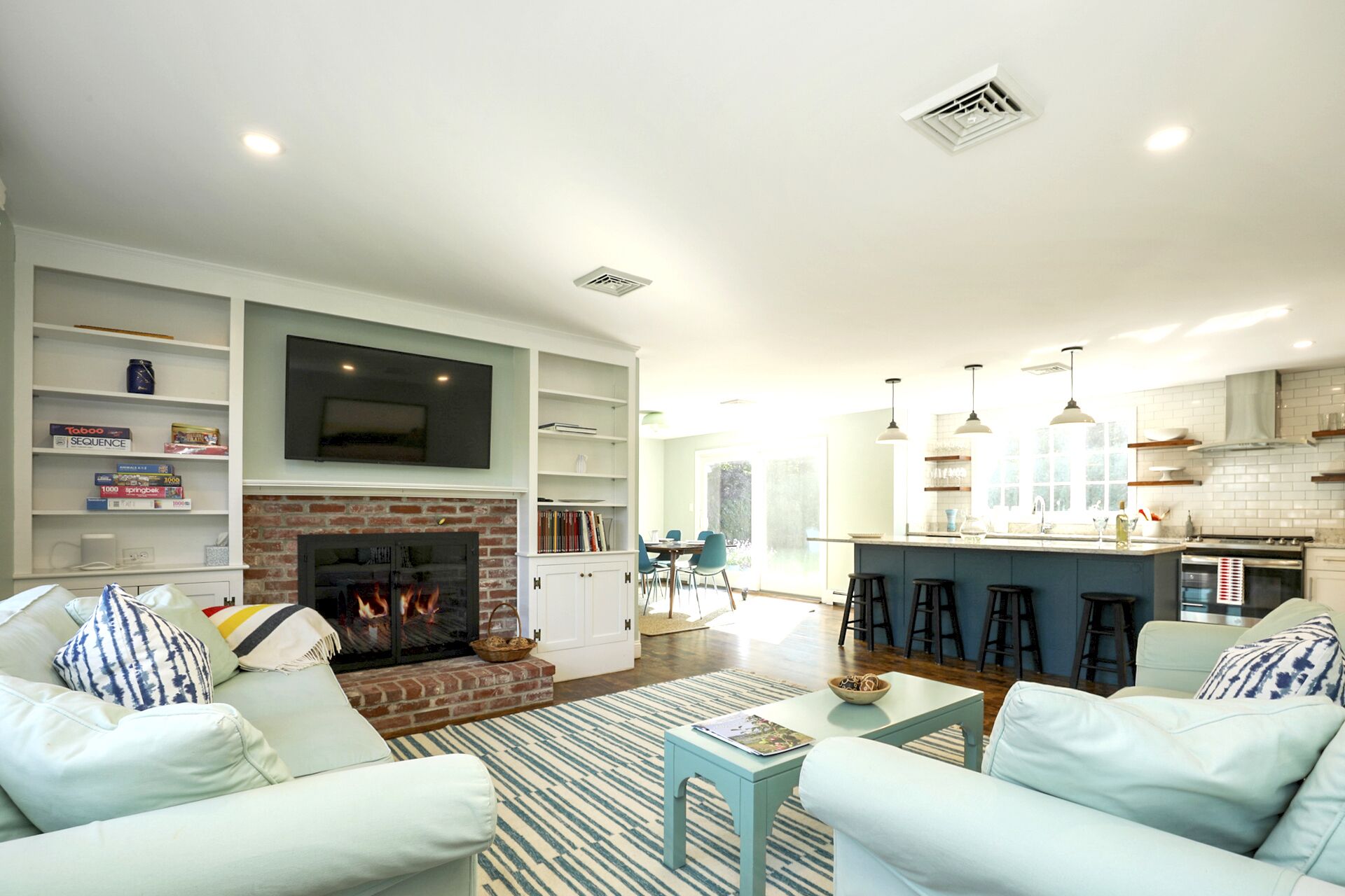 Newly updated home sleeps 7, AC, free WIFI, half mile to town