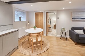 House | Dining room - Staffordshire Hideaway (Whitby)