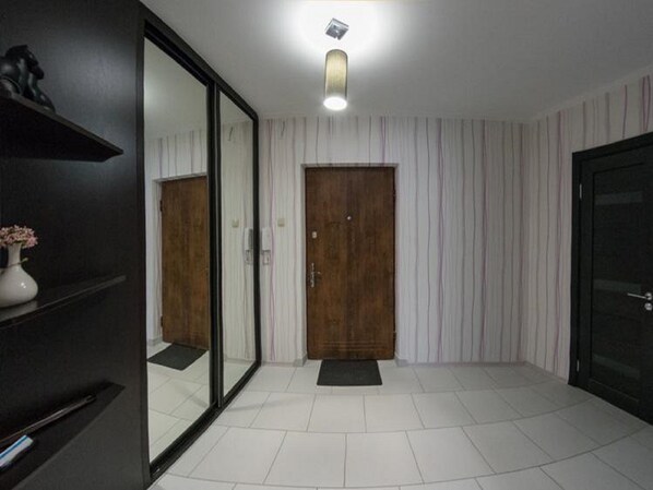 1 bedroom, soundproofing, iron/ironing board, free WiFi - PaulMarie Apartments on Zaslonova 70 (Soligorsk)