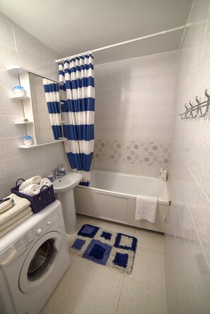Comfort Apartment | Bathroom | Bathtub, deep soaking tub, free toiletries, hair dryer