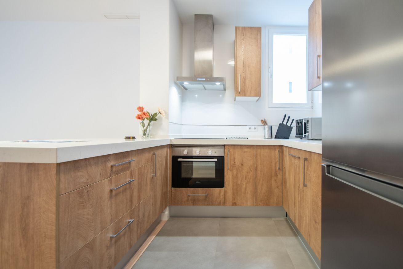 Microwave, oven, dishwasher, coffee/tea maker