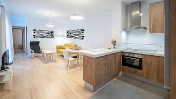 Microwave, oven, dishwasher, coffee/tea maker