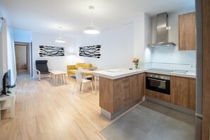 Microwave, oven, dishwasher, coffee/tea maker - Apartamento Colon en Cadiz (Cádiz)