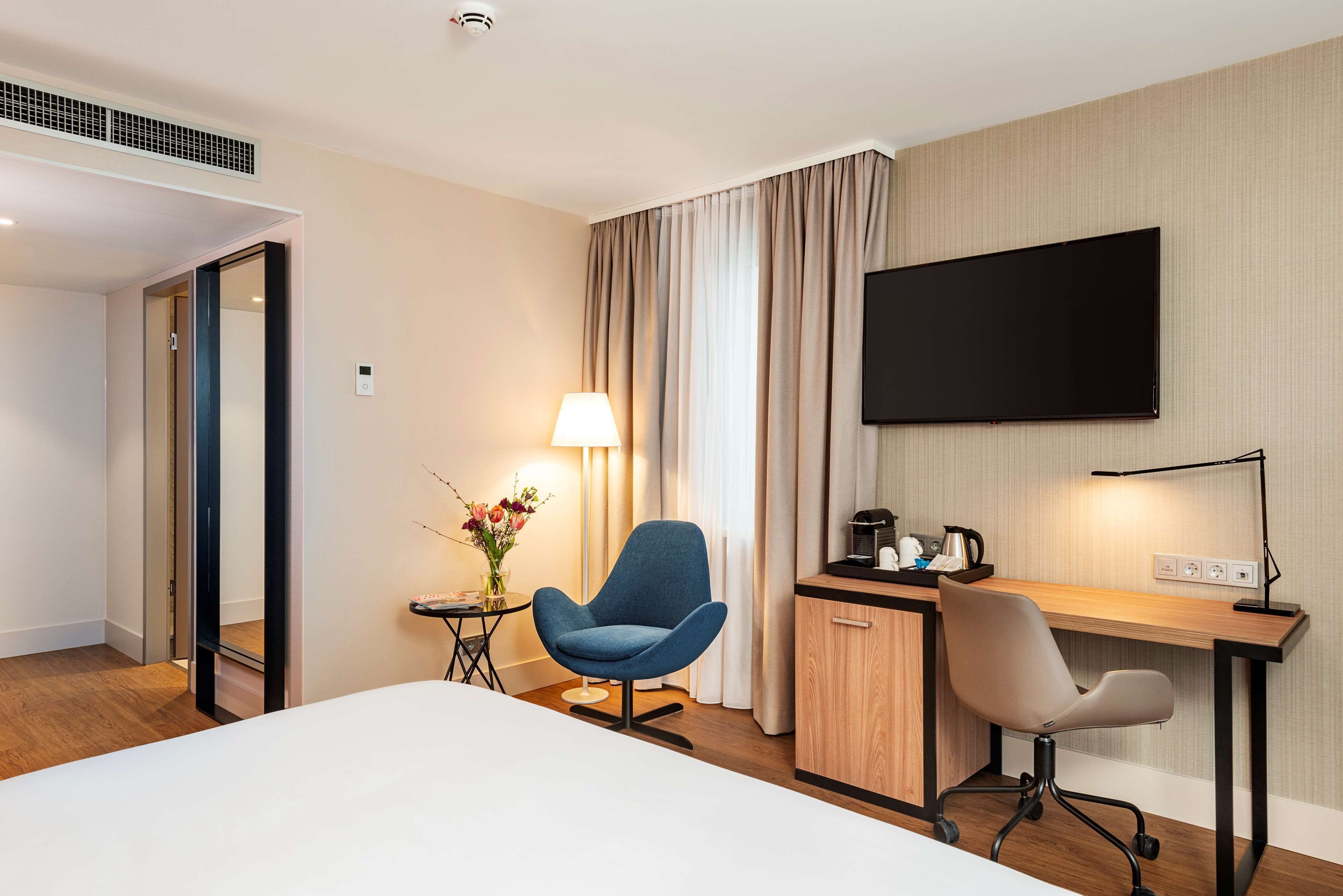 superior room | minibar, in-room safe, desk, laptop workspace