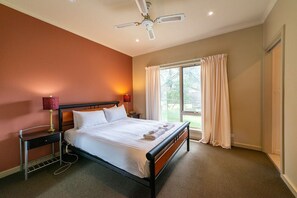 4 chambres, fer et planche à repasser, Wi-Fi, draps fournis